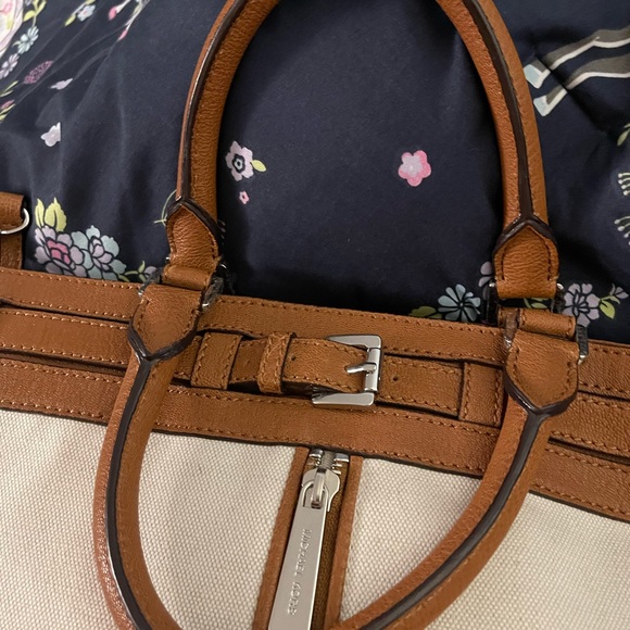 Micheal Kors canvas bag - Picture 10 of 13